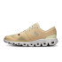 Chaussures par Running On Running Cloud X 3 Femme Beige